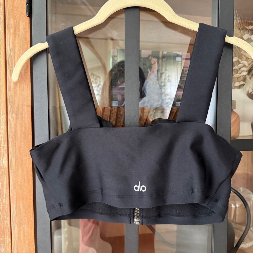 ALO sports bra airlift fast zip up o-ring square neck crop top workout